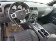 ✅ 2012 Dodge Challenger SXT • VIN: 2C3CDYAG8CH262493 • Lot: 80491324. Wystawiony na Copart z przebiegiem 58 764 mil. Bezpłatny archiwum sprzedaży aukcyjnych z USA i szczegółowy raport historii pojazdu na DreamBid. Zdjęcie 8.