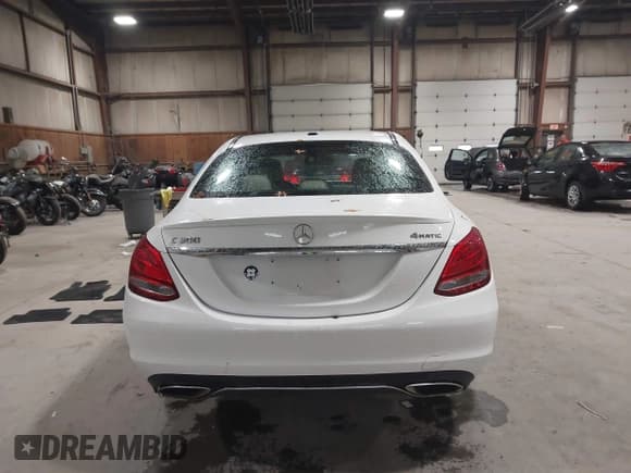 ✅ 2018 Mercedes-Benz C 300 • VIN: 55SWF4KB0JU280440 • Лот: 43431825. Опубликован ранее на IAAI с пробегом 106 187 миль. Бесплатный доступ к архиву аукционных продаж из США и подробный отчёт об истории автомобиля на DreamBid. Изображение 17.