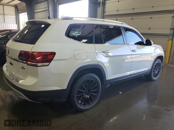 ✅ 2018 Volkswagen Atlas S • VIN: 1V2GR2CA5JC551639 • Lot: 67998635. Listed on Copart with 105,967 mi. Free auction sales archive from the USA and detailed vehicle history report at DreamBid. Image 3.