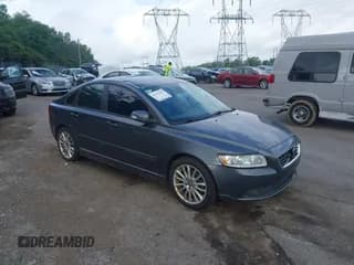 ✅ 2011 Volvo S40 • VIN: YV1672MS2B2550296 • Lot: 42667403. Wystawiony na IAAI z przebiegiem 154 978 mil. Bezpłatny archiwum sprzedaży aukcyjnych z USA i szczegółowy raport historii pojazdu na DreamBid. Zdjęcie 1.