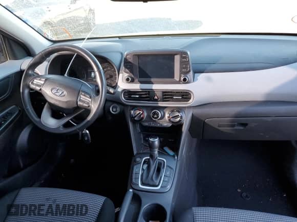 2018 Hyundai Kona SEL с VIN KM8K62AA0JU134541, выставлен на аукционе Copart как лот 65311232 с пробегом 28 093 миль миль и . История ставок и продаж доступна на DreamBid. Изображение 9.