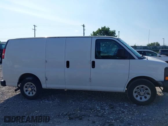 ✅ 2011 Chevrolet Express Cargo • VIN: 1GCSGAFX6B1123684 • Lot: 42796997. Wystawiony na IAAI z przebiegiem 162 445 mil. Bezpłatny archiwum sprzedaży aukcyjnych z USA i szczegółowy raport historii pojazdu na DreamBid. Zdjęcie 13.