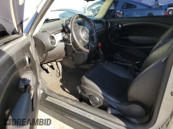 2011 MINI Hardtop с VIN WMWSU3C59BT099244, выставлен на аукционе Copart как лот 43682064 с пробегом 168 133 миль миль и Чистый • Clean title. История ставок и продаж доступна на DreamBid. Изображение 8.