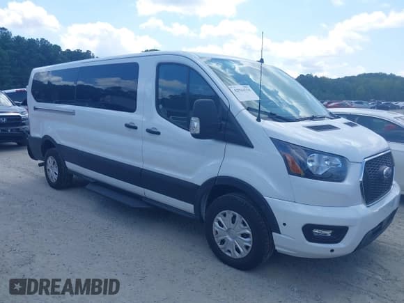 ✅ 2025 Ford Transit Passenger XL • VIN: 1FBAX2YG4SKA25556 • Lot: 42944558. Wystawiony na IAAI z przebiegiem 10 351 mil. Bezpłatny archiwum sprzedaży aukcyjnych z USA i szczegółowy raport historii pojazdu na DreamBid. Zdjęcie 13.