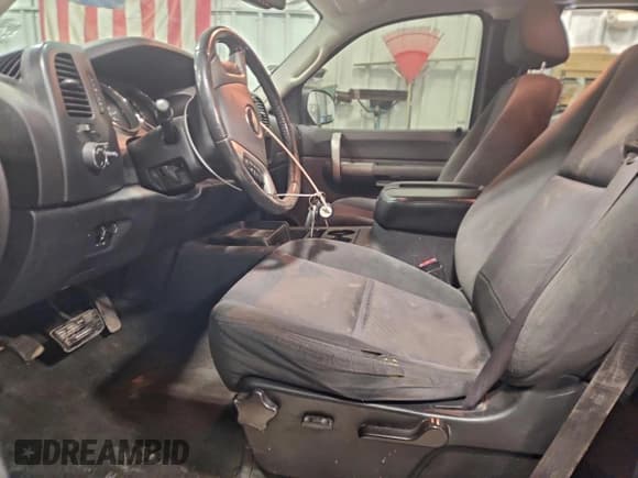 ✅ 2007 Chevrolet Silverado 2500HD Work Truck • VIN: 1GCHK29K47E551283 • Лот: 94971805. Опубликован ранее на Copart с пробегом 184 876 миль. Бесплатный доступ к архиву аукционных продаж из США и подробный отчёт об истории автомобиля на DreamBid. Изображение 7.