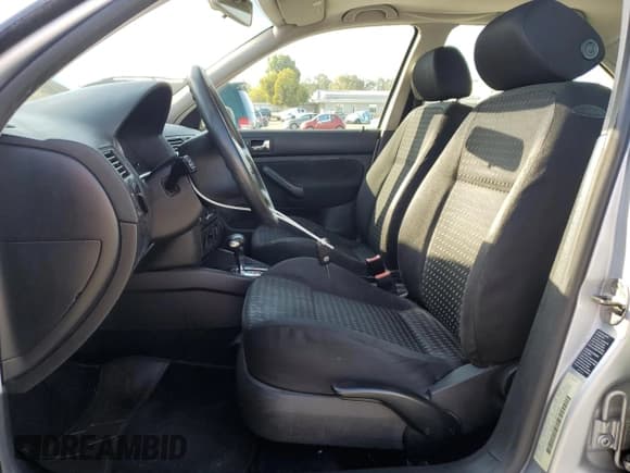 ✅ 2004 Volkswagen Jetta GL • VIN: 3VWRA69M24M081838 • Lot: 83875235. Wystawiony na Copart z przebiegiem 100 316 mil. Bezpłatny archiwum sprzedaży aukcyjnych z USA i szczegółowy raport historii pojazdu na DreamBid. Zdjęcie 7.