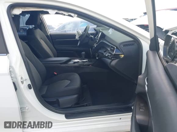 ✅ 2021 Toyota Camry Hybrid LE • VIN: 4T1C31AKXMU021961 • Lot: 43272682. Wystawiony na IAAI z przebiegiem 80 807 mil. Bezpłatny archiwum sprzedaży aukcyjnych z USA i szczegółowy raport historii pojazdu na DreamBid. Zdjęcie 5.