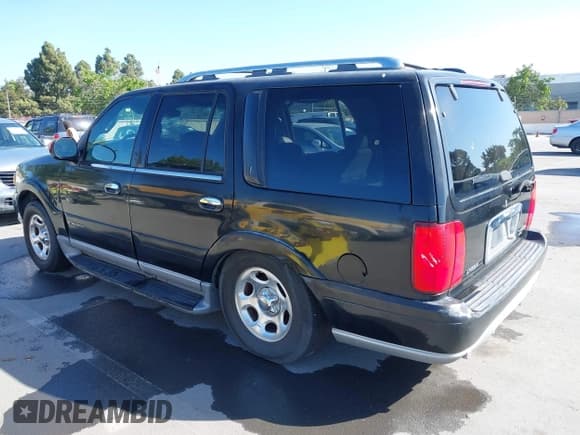 ✅ 2002 Lincoln Navigator • VIN: 5LMEU27R12LJ11127 • Lot: 42193994. Wystawiony na IAAI z przebiegiem 161 749 mil. Bezpłatny archiwum sprzedaży aukcyjnych z USA i szczegółowy raport historii pojazdu na DreamBid. Zdjęcie 3.