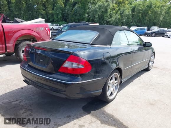 ✅ 2008 Mercedes-Benz CLK 550 • VIN: WDBTK72F68T098624 • Lot: 43070674. Wystawiony na IAAI z przebiegiem 76 954 mil. Bezpłatny archiwum sprzedaży aukcyjnych z USA i szczegółowy raport historii pojazdu na DreamBid. Zdjęcie 4.