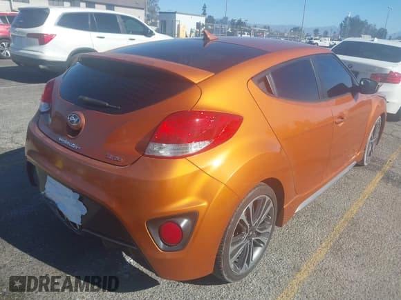 ✅ 2016 Hyundai Veloster Turbo • VIN: KMHTC6AE9GU285572 • Lot: 41366004. Wystawiony na IAAI z przebiegiem 86 358 mil. Bezpłatny archiwum sprzedaży aukcyjnych z USA i szczegółowy raport historii pojazdu na DreamBid. Zdjęcie 4.