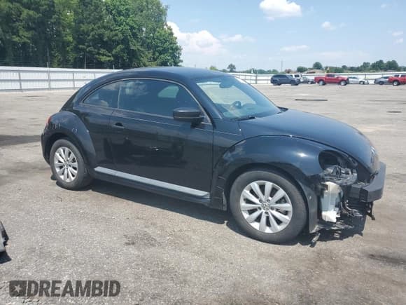 ✅ 2014 Volkswagen Beetle Entry • VIN: 3VWF17AT6EM642071 • Lot: 56452405. Listed on Copart with 139,395 mi. Free auction sales archive from the USA and detailed vehicle history report at DreamBid. Image 4.