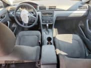 ✅ 2012 Volkswagen Passat S • VIN: 1VWAH7A34CC064749 • Лот: 68156095. Опубликован ранее на Copart с пробегом 177 879 миль. Бесплатный доступ к архиву аукционных продаж из США и подробный отчёт об истории автомобиля на DreamBid. Изображение 8.