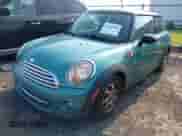 2012 MINI Hardtop with VIN WMWSU3C58CT185467, listed as a IAAI auction lot 42400558 with 303,230 mi miles and . Bid and sale history available at DreamBid. Image 2.