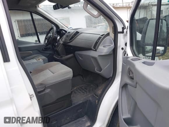 ✅ 2015 Ford Transit Cargo • VIN: 1FTNE1YG9FKA97176 • Лот: 41949268. Опубликован ранее на IAAI с пробегом 201 896 миль. Бесплатный доступ к архиву аукционных продаж из США и подробный отчёт об истории автомобиля на DreamBid. Изображение 5.