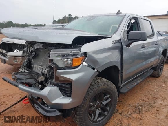 ✅ 2023 Chevrolet Silverado 1500 Custom Trail Boss • VIN: 3GCPDCEK0PG165602 • Lot: 41040300. Wystawiony na IAAI z przebiegiem 16 800 mil. Bezpłatny archiwum sprzedaży aukcyjnych z USA i szczegółowy raport historii pojazdu na DreamBid. Zdjęcie 6.