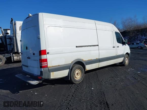 ✅ 2015 Mercedes-Benz Sprinter • VIN: WD3PE8DB2FP123304 • Lot: 41521950. Wystawiony na IAAI z przebiegiem 354 595 mil. Bezpłatny archiwum sprzedaży aukcyjnych z USA i szczegółowy raport historii pojazdu na DreamBid. Zdjęcie 4.