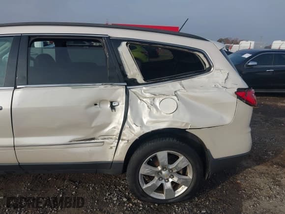 ✅ 2013 Chevrolet Traverse LTZ • VIN: 1GNKVLKD3DJ182084 • Lot: 43696089. Wystawiony na IAAI z przebiegiem 196 099 mil. Bezpłatny archiwum sprzedaży aukcyjnych z USA i szczegółowy raport historii pojazdu na DreamBid. Zdjęcie 6.