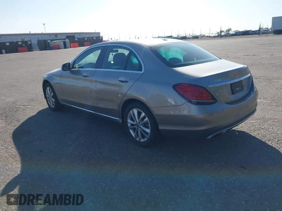 ✅ 2019 Mercedes-Benz C 300 • VIN: WDDWF8EB0KR501850 • Lot: 42513250. Wystawiony na IAAI z przebiegiem 80 143 mil. Bezpłatny archiwum sprzedaży aukcyjnych z USA i szczegółowy raport historii pojazdu na DreamBid. Zdjęcie 3.