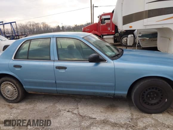 ✅ 2000 Ford Crown Victoria • VIN: 2FAFP72W4YX181431 • Лот: 41514424. Опубликован ранее на IAAI с пробегом 265 834 миль. Бесплатный доступ к архиву аукционных продаж из США и подробный отчёт об истории автомобиля на DreamBid. Изображение 13.