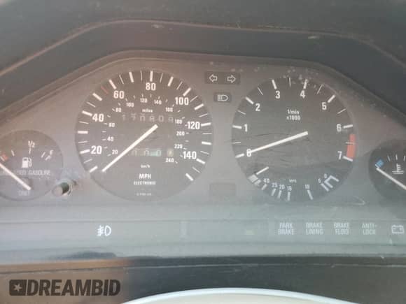 1990 BMW 3 Series z VIN WBABB2300LEC19669, wystawiony jako Copart lot #52403685 z przebiegiem 170 809 mil mil oraz Czysty tytuł • Clean title. Historia ofert i sprzedaży dostępna na DreamBid. Obrazek 9.