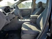 ✅ 2015 Chevrolet Traverse LS • VIN: 1GNKRFED5FJ380847 • Lot: 82489955. Wystawiony na Copart z przebiegiem 129 775 mil. Bezpłatny archiwum sprzedaży aukcyjnych z USA i szczegółowy raport historii pojazdu na DreamBid. Zdjęcie 7.