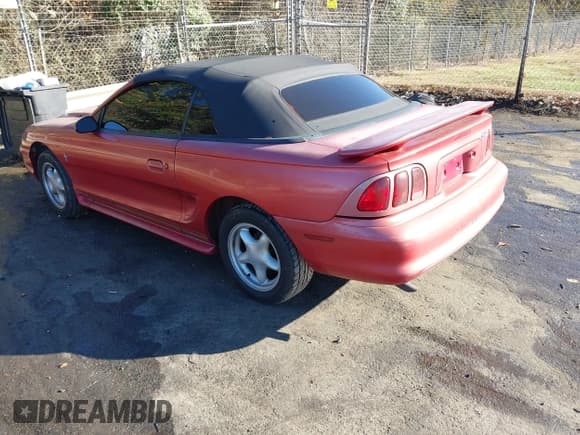 ✅ 1998 Ford Mustang • VIN: 1FAFP4443WF238785 • Lot: 43709141. Wystawiony na IAAI z przebiegiem 140 628 mil. Bezpłatny archiwum sprzedaży aukcyjnych z USA i szczegółowy raport historii pojazdu na DreamBid. Zdjęcie 3.