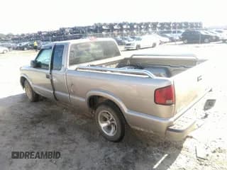 ✅ 2000 Chevrolet S-10 LS • VIN: 1GCCS19W8Y8256825 • Лот: 41135797. Опубликован ранее на IAAI с пробегом 215 193 миль. Бесплатный доступ к архиву аукционных продаж из США и подробный отчёт об истории автомобиля на DreamBid. Изображение 3.