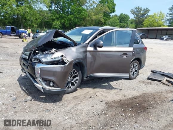 ✅ 2018 Mitsubishi Outlander SE • VIN: JA4AD3A33JZ014095 • Lot: 42278605. Wystawiony na IAAI z przebiegiem 235 000 mil. Bezpłatny archiwum sprzedaży aukcyjnych z USA i szczegółowy raport historii pojazdu na DreamBid. Zdjęcie 17.