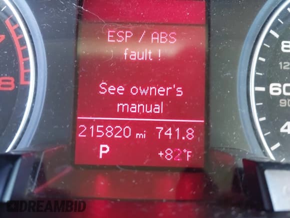 ✅ 2010 Audi A4 Premium Plus • VIN: WAUFFAFL8AN046032 • Lot: 43028344. Listed on IAAI with 215,820 mi. Free auction sales archive from the USA and detailed vehicle history report at DreamBid. Image 7.