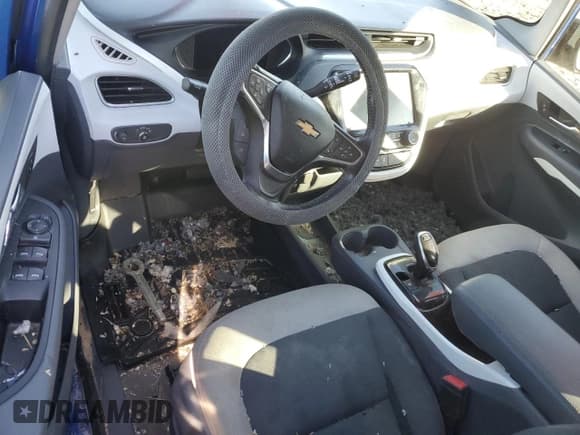 ✅ 2019 Chevrolet Bolt EV LT • VIN: 1G1FY6S05K4143307 • Lot: 87699605. Wystawiony na Copart z przebiegiem Nie podano. Bezpłatny archiwum sprzedaży aukcyjnych z USA i szczegółowy raport historii pojazdu na DreamBid. Zdjęcie 8.