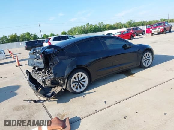 ✅ 2023 Tesla Model 3 • VIN: 5YJ3E1EA5PF671925 • Lot: 43126725. Wystawiony na IAAI z przebiegiem 28 765 mil. Bezpłatny archiwum sprzedaży aukcyjnych z USA i szczegółowy raport historii pojazdu na DreamBid. Zdjęcie 4.