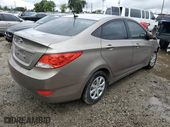 2013 Hyundai Accent GLS с VIN KMHCT4AE2DU520233, выставлен на аукционе Copart как лот 86275925 с пробегом 113 518 миль миль и Списание • Salvage title. История ставок и продаж доступна на DreamBid. Изображение 3.