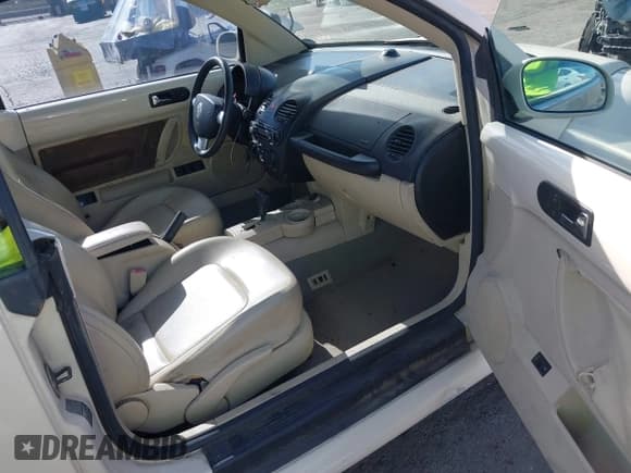 ✅ 2005 Volkswagen Beetle GLS • VIN: 3VWCD31Y95M307126 • Lot: 43641456. Listed on IAAI with 165,632 mi. Free auction sales archive from the USA and detailed vehicle history report at DreamBid. Image 5.