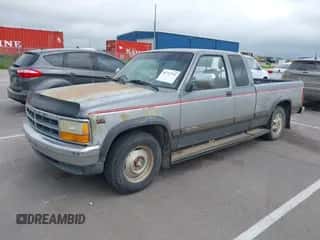 1994 Dodge Dakota z VIN 1B7GL23Y6RS647541, wystawiony jako IAAI lot #42717711 z przebiegiem 123 264 mil mil oraz . Historia ofert i sprzedaży dostępna na DreamBid. Obrazek 2.