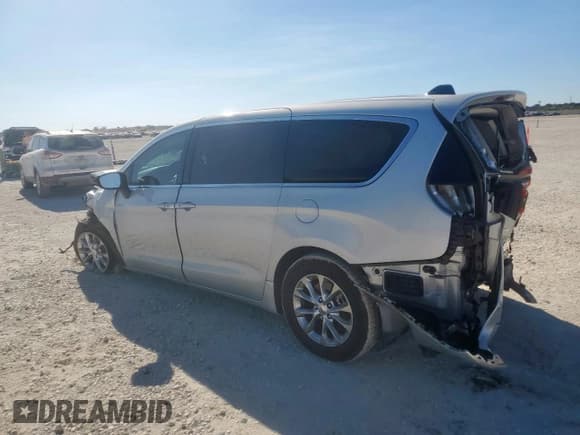 ✅ 2023 Chrysler Pacifica Touring L • VIN: 2C4RC3BG1PR565917 • Lot: 86597545. Wystawiony na Copart z przebiegiem 39 978 mil. Bezpłatny archiwum sprzedaży aukcyjnych z USA i szczegółowy raport historii pojazdu na DreamBid. Zdjęcie 2.