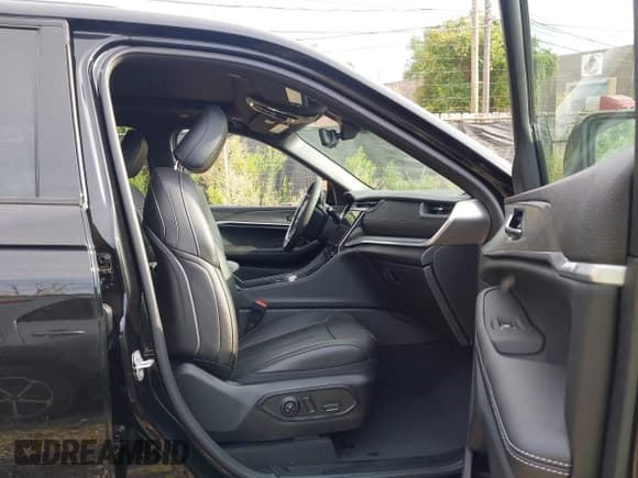 ✅ 2025 Jeep Grand Cherokee Limited • VIN: 1C4RJHBG6S8728326 • Lot: 43097342. Listed on IAAI with 134 mi. Free auction sales archive from the USA and detailed vehicle history report at DreamBid. Image 5.