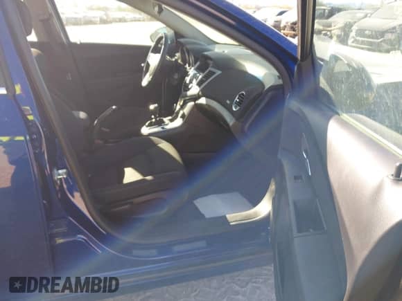 2012 Chevrolet Cruze ECO z VIN 1G1PK5SC4C7258281, wystawiony jako IAAI lot #43485305 z przebiegiem 130 979 mil mil oraz . Historia ofert i sprzedaży dostępna na DreamBid. Obrazek 5.