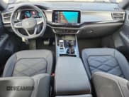 ✅ 2025 Volkswagen Atlas SE • VIN: 1V2WE2CA9SC201066 • Lot: 93514555. Wystawiony na Copart z przebiegiem 30 381 mil. Bezpłatny archiwum sprzedaży aukcyjnych z USA i szczegółowy raport historii pojazdu na DreamBid. Zdjęcie 8.