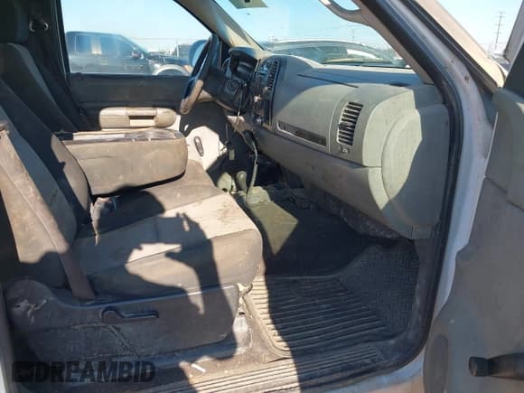 ✅ 2007 Chevrolet Silverado 2500HD 1LT • VIN: 1GCHK24K77E519998 • Лот: 43075898. Опубликован ранее на IAAI с пробегом 441 587 миль. Бесплатный доступ к архиву аукционных продаж из США и подробный отчёт об истории автомобиля на DreamBid. Изображение 5.