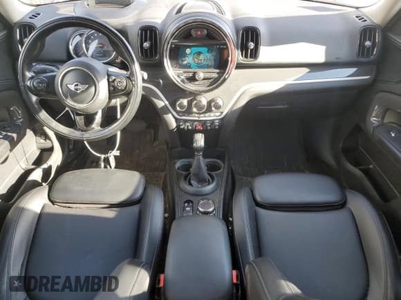 ✅ 2018 MINI Countryman Cooper S • VIN: WMZYT5C35J3D82395 • Lot: 81315135. Wystawiony na Copart z przebiegiem 120 752 mil. Bezpłatny archiwum sprzedaży aukcyjnych z USA i szczegółowy raport historii pojazdu na DreamBid. Zdjęcie 8.