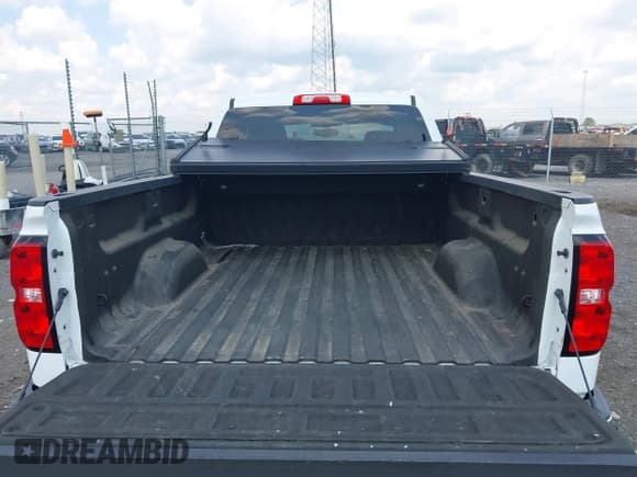 ✅ 2019 Chevrolet Silverado 1500 LT • VIN: 2GCRCPEC2K1146787 • Lot: 43125554. Wystawiony na IAAI z przebiegiem 102 604 mil. Bezpłatny archiwum sprzedaży aukcyjnych z USA i szczegółowy raport historii pojazdu na DreamBid. Zdjęcie 17.