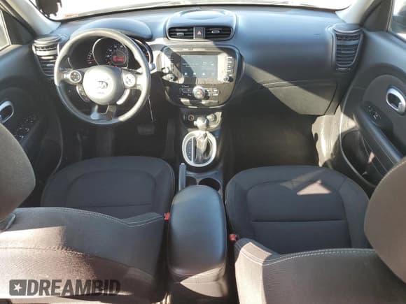 ✅ 2018 Kia Soul + • VIN: KNDJP3A50J7539304 • Лот: 86464795. Опубликован ранее на Copart с пробегом 128 581 миль. Бесплатный доступ к архиву аукционных продаж из США и подробный отчёт об истории автомобиля на DreamBid. Изображение 8.