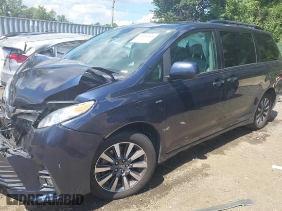 ✅ 2018 Toyota Sienna XLE • VIN: 5TDDZ3DC2JS198186 • Lot: 43054418. Listed on IAAI with 112,170 mi. Free auction sales archive from the USA and detailed vehicle history report at DreamBid. Image 2.