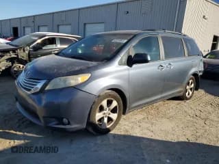 ✅ 2014 Toyota Sienna XLE • VIN: 5TDYK3DC1ES410278 • Lot: 92379565. Listed on Copart with 177,362 mi. Free auction sales archive from the USA and detailed vehicle history report at DreamBid. Image 1.