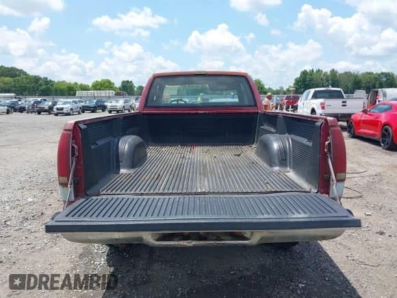 ✅ 1988 Chevrolet Silverado 1500 • VIN: 2GCEK19K7J1190525 • Лот: 42700348. Опубликован ранее на IAAI с пробегом 130 803 миль. Бесплатный доступ к архиву аукционных продаж из США и подробный отчёт об истории автомобиля на DreamBid. Изображение 18.