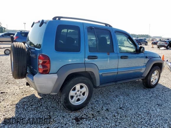 ✅ 2005 Jeep Liberty Sport • VIN: 1J4GK48K75W676899 • Лот: 71133105. Опубликован ранее на Copart с пробегом 122 789 миль. Бесплатный доступ к архиву аукционных продаж из США и подробный отчёт об истории автомобиля на DreamBid. Изображение 3.