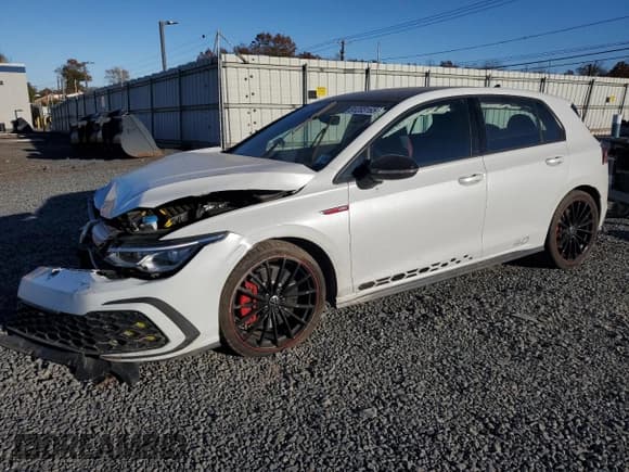 ✅ 2023 Volkswagen Golf GTI 40th Anniversary Edition • VIN: WVW8A7CD0PW190252 • Lot: 91203165. Wystawiony na Copart z przebiegiem 21 055 mil. Bezpłatny archiwum sprzedaży aukcyjnych z USA i szczegółowy raport historii pojazdu na DreamBid. Zdjęcie 1.