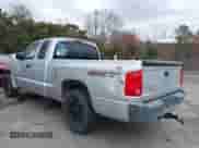 2008 Dodge Dakota z VIN 1D7HW32K08S514373, wystawiony jako IAAI lot #41814272 z przebiegiem 137 787 mil mil oraz . Historia ofert i sprzedaży dostępna na DreamBid. Obrazek 3.