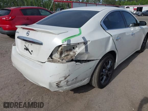 ✅ 2014 Nissan Maxima SV • VIN: 1N4AA5AP3EC466222 • Lot: 42176683. Listed on IAAI with 135,575 mi. Free auction sales archive from the USA and detailed vehicle history report at DreamBid. Image 6.