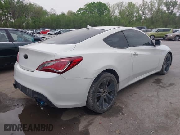 ✅ 2010 Hyundai Genesis Coupe R-Spec • VIN: KMHHT6KD0AU018646 • Lot: 42077089. Wystawiony na IAAI z przebiegiem 162 251 mil. Bezpłatny archiwum sprzedaży aukcyjnych z USA i szczegółowy raport historii pojazdu na DreamBid. Zdjęcie 4.